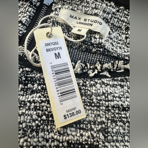 NWT Max Studio London dress size M
Pit to pit: 17”
Length: 33” - Picture 5 of 6